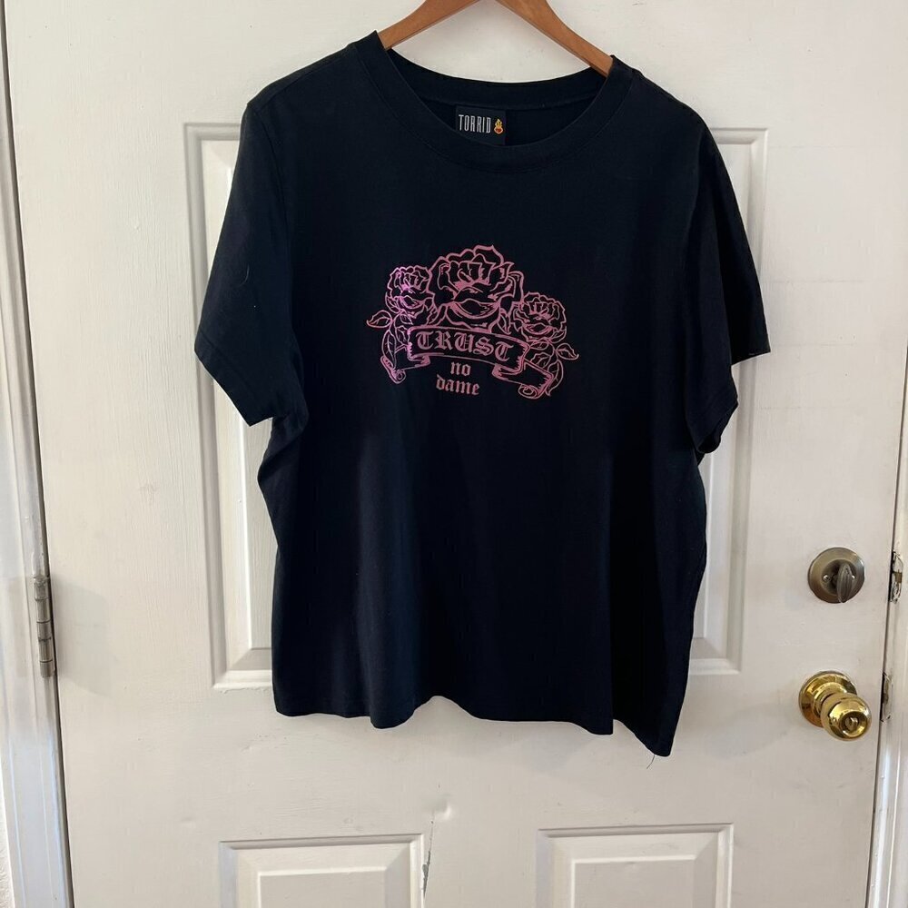Torrid Besty Johnson Woman's Plus Size Trust No Dame Black Baby Tee Sz 22/24